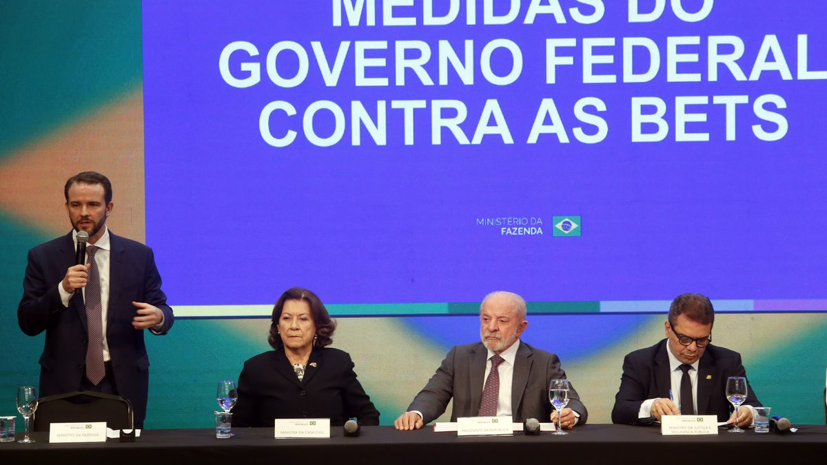 Apresentação das medidas do governo federal contra as bets, em São Paulo, em 25 de setembro de 2026, com o presidente Lula sentado à mesa e telão com o título da ação