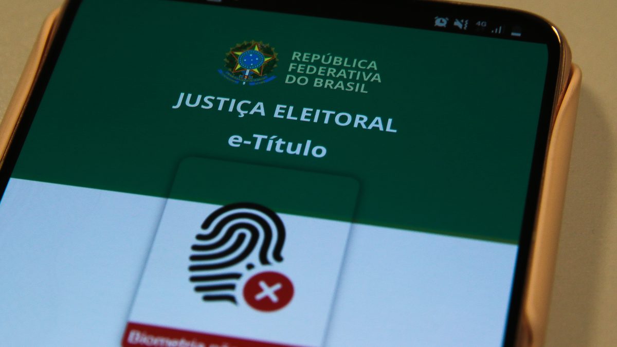 Tela do aplicativo e-Título da Justiça Eleitoral com o aviso de biometria não coletada