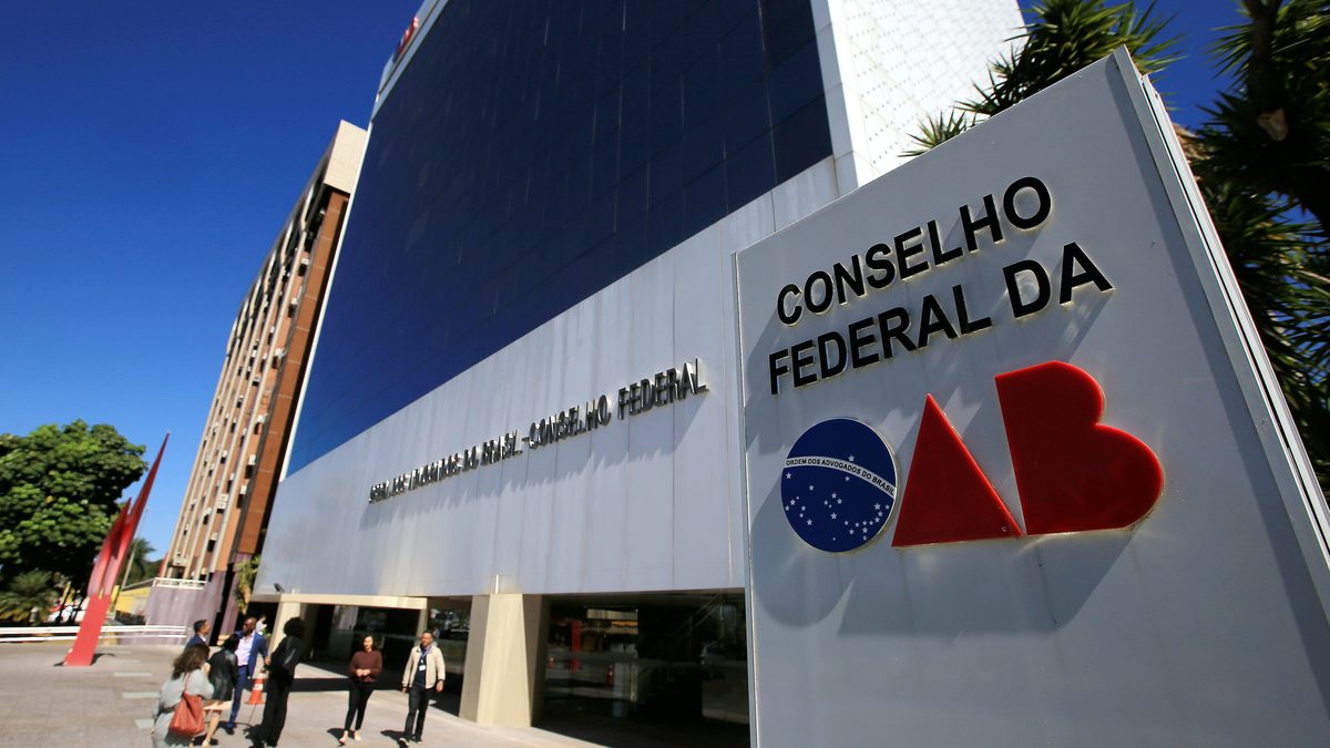 Fachada da sede do Conselho Federal da OAB, em Brasília, com o letreiro da entidade