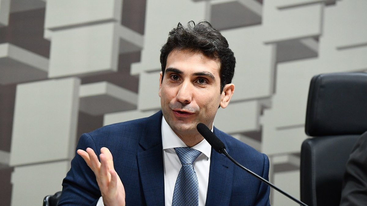 Gabriel Galípolo, hoje presidente do Banco Central, fala durante sabatina na Comissão de Assuntos Econômicos do Senado em outubro de 2024