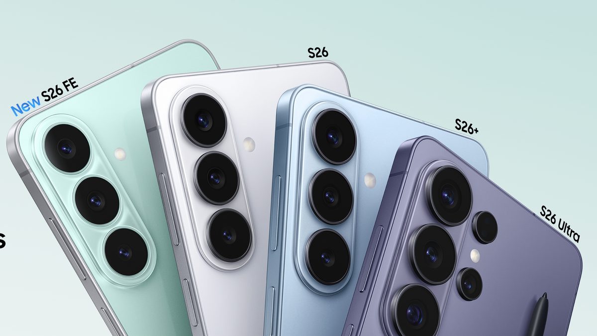Galaxy S26 FE, S26, S26+ e S26 Ultra vistos de costas, lado a lado, em foto de divulgação da Samsung