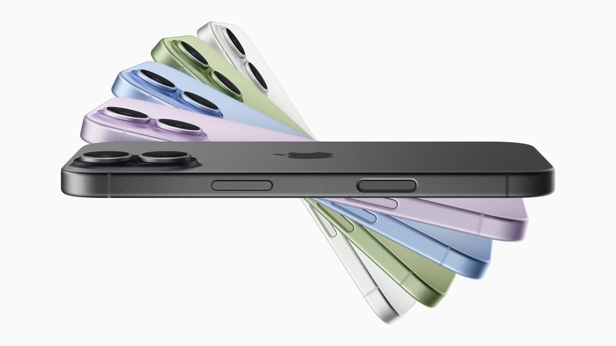 iPhone 17 preto em primeiro plano, visto de lado, com outros quatro iPhone 17 nas cores lavanda, azul, verde e branco abertos em leque atrás